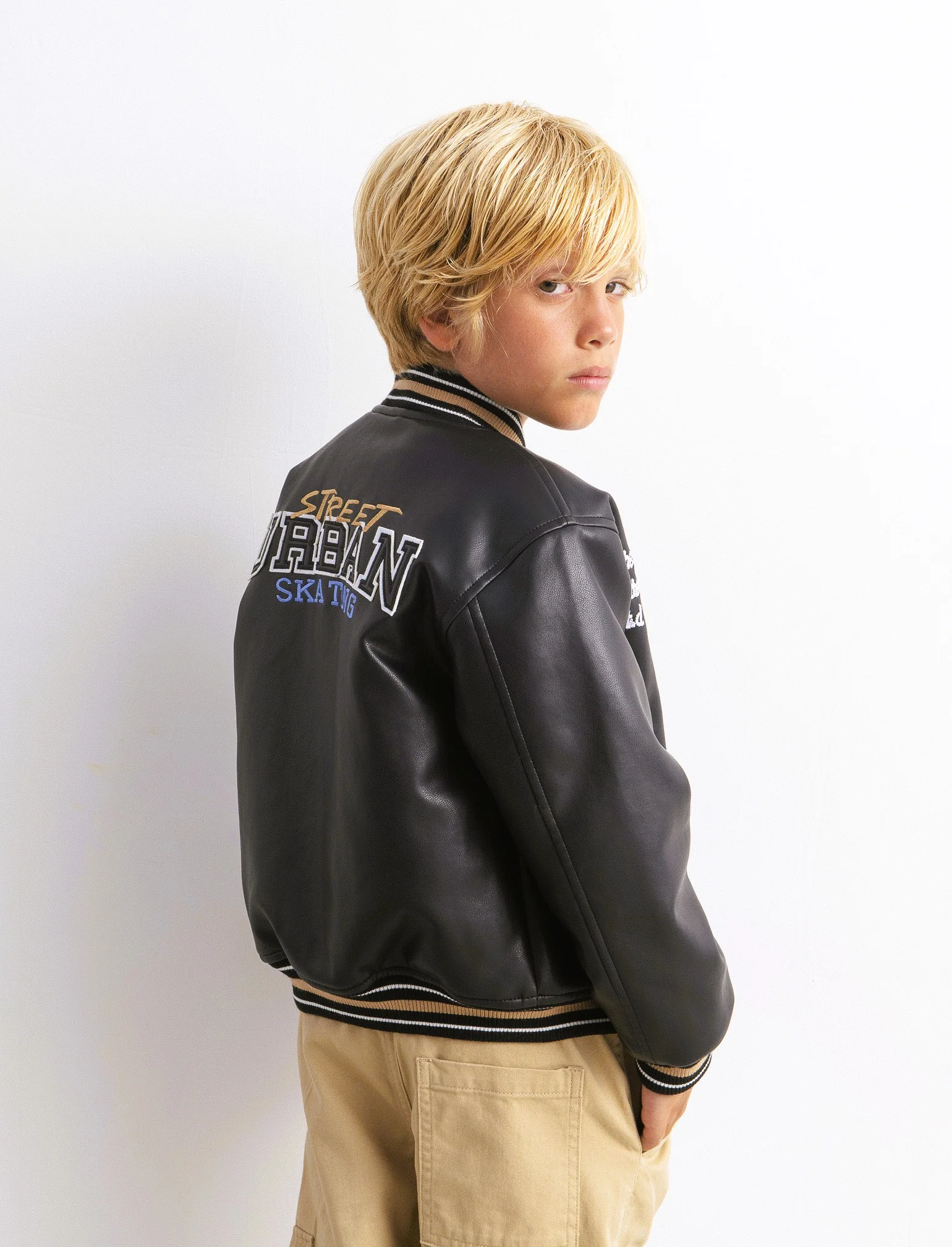 Giacca stile Varsity - Nero - Image 4